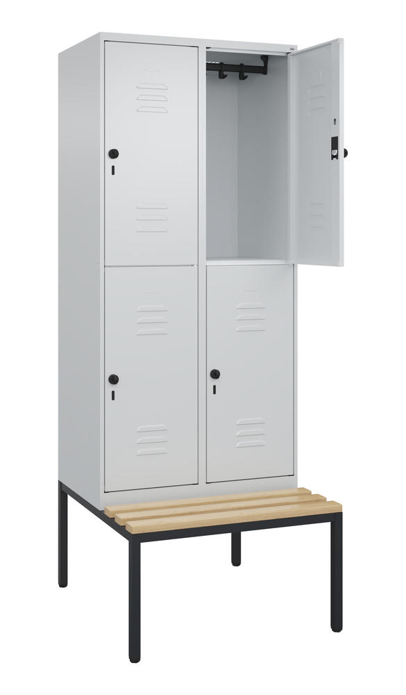 Doppelstöckiger Spind CLASSIC PLUS, mit Sitzbank | Lichtgrau RAL 7035 | mit untergebauter Sitzbank, Holzleisten | Lichtgrau RAL 7035 | 400 | 2
