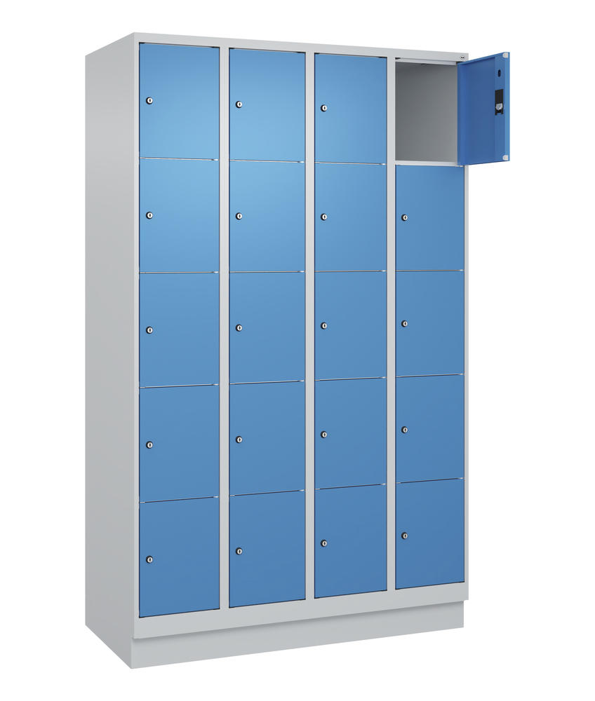 Schließfachschrank CLASSIC PLUS, mit Sockel | Lichtblau RAL 5012 | mit Sockel | Lichtgrau RAL 7035 | 300 | 4 | 20