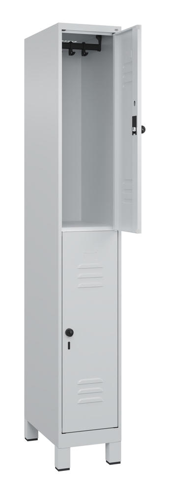 Doppelstöckiger Spind CLASSIC PLUS, mit Füßen | Lichtgrau RAL 7035 | mit Füßen | Lichtgrau RAL 7035 | 300 | 1