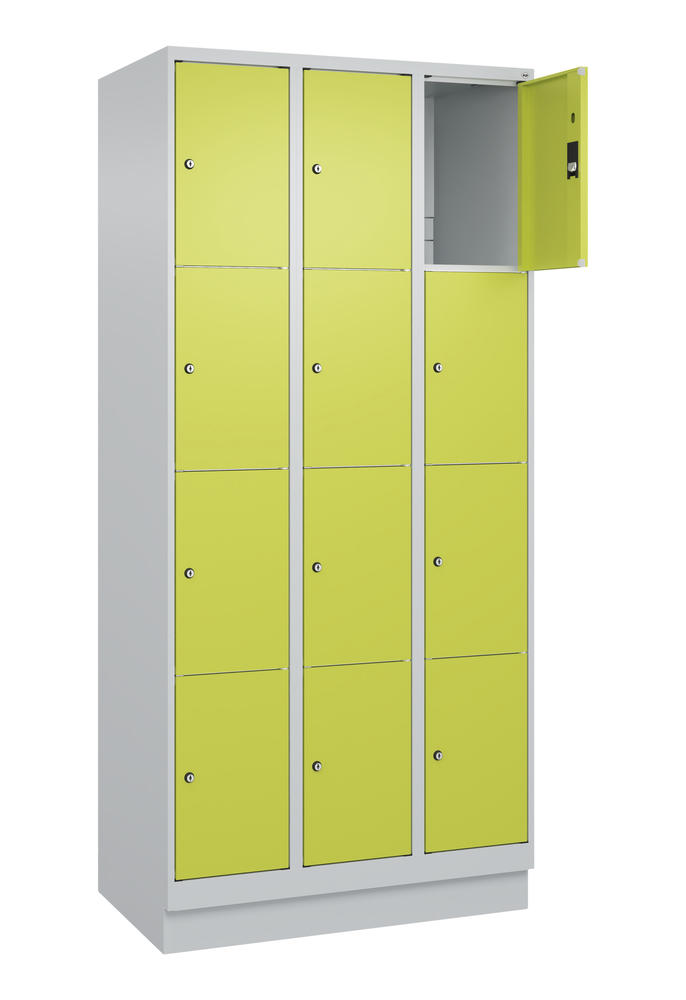 Schließfachschrank CLASSIC PLUS, mit Sockel | Clowngrün RAL 1108060 | mit Sockel | Lichtgrau RAL 7035 | 300 | 3 | 12