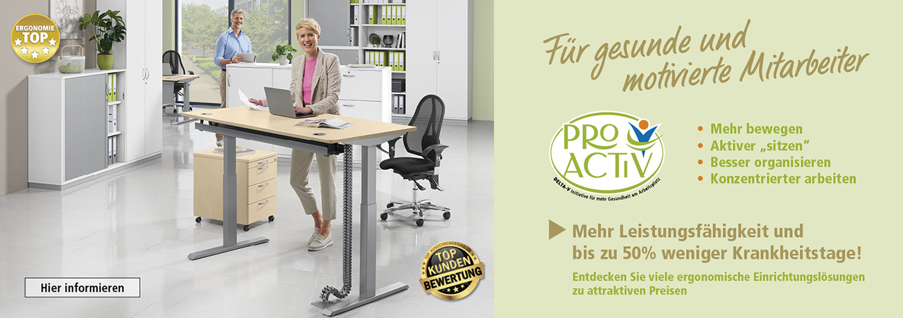 Ergonomisches Büro mit höhenverstellbarem Schreibtisch, lächelnde Frau arbeitet im Stehen, Mann im Hintergrund, Werbebotschaft 'Für gesunde und motivierte Mitarbeiter' mit Vorteilen wie mehr Bewegung und weniger Krankheitstagen, DELTA-V ProActiv-Initiativ