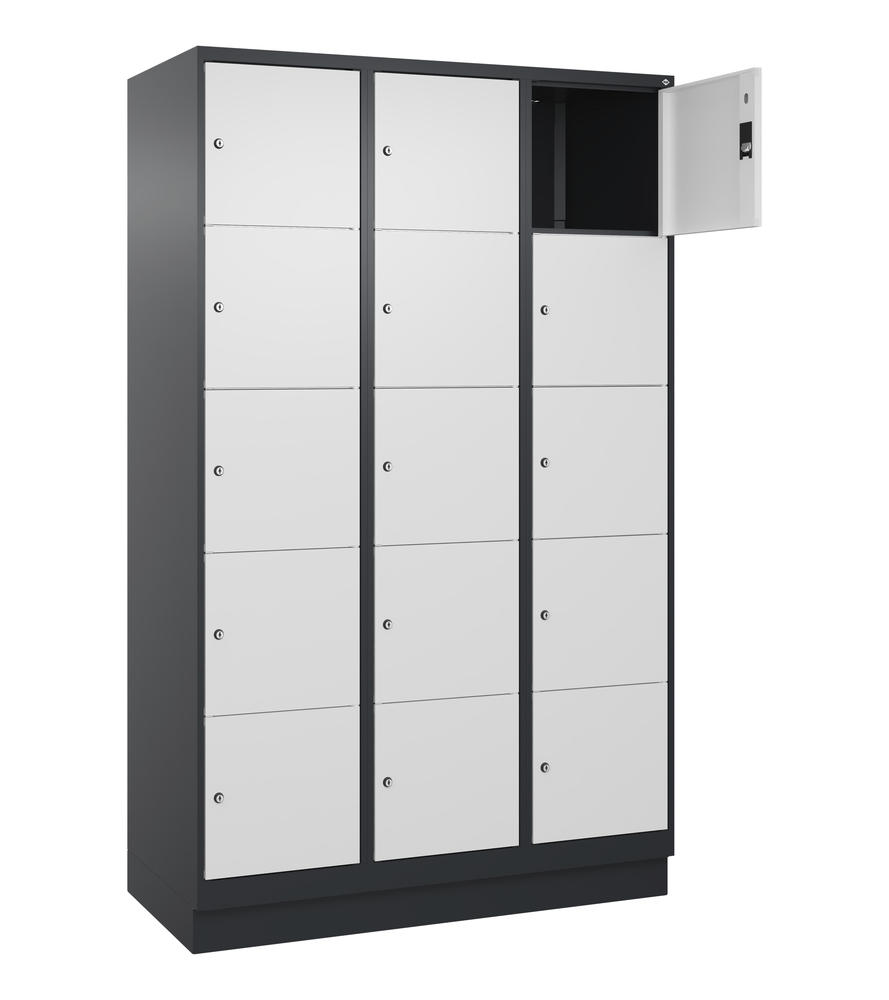 Schließfachschrank CLASSIC PLUS, mit Sockel | Verkehrsweiß RAL 9016 | mit Sockel | Schwarzgrau RAL 7021 | 400 | 3 | 15