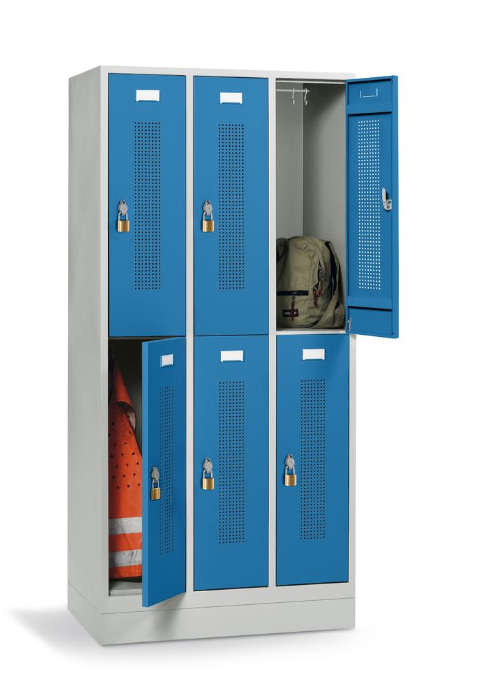 Doppelstöckiger Spind SYSTEM SP1 mit Sockel | Lichtblau RAL 5012 | mit Sockel | 6 | Drehriegelverschluss