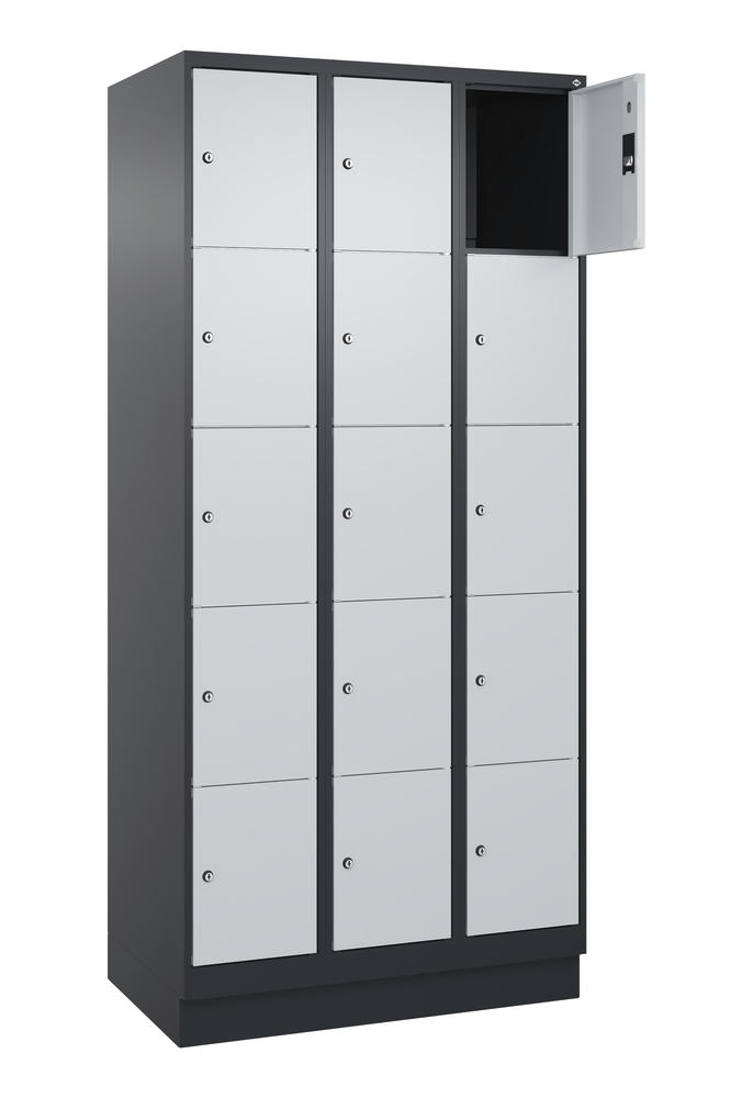 Schließfachschrank CLASSIC PLUS, mit Sockel | Lichtgrau RAL 7035 | mit Sockel | Schwarzgrau RAL 7021 | 300 | 3 | 15