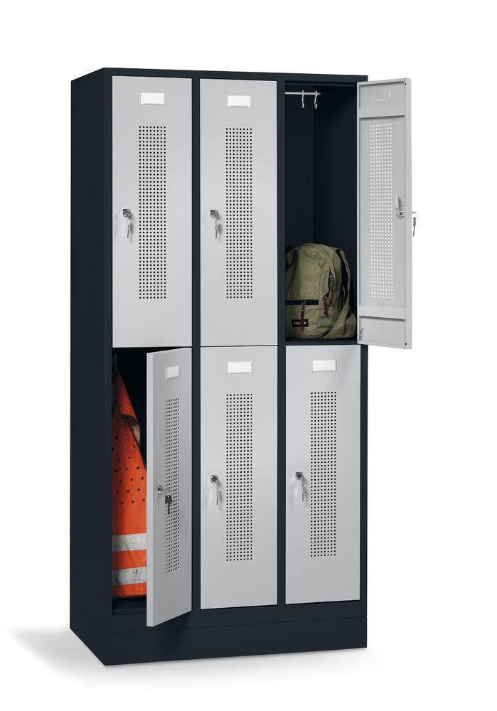Doppelstöckiger Spind SYSTEM SP1 mit Sockel | Alusilber RAL 9006 | mit Sockel | Zylinderschloss