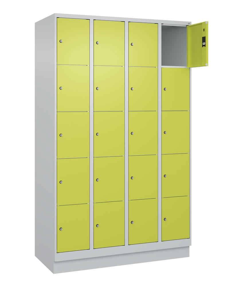 Schließfachschrank CLASSIC PLUS, mit Sockel | Clowngrün RAL 1108060 | mit Sockel | Lichtgrau RAL 7035 | 300 | 4 | 20