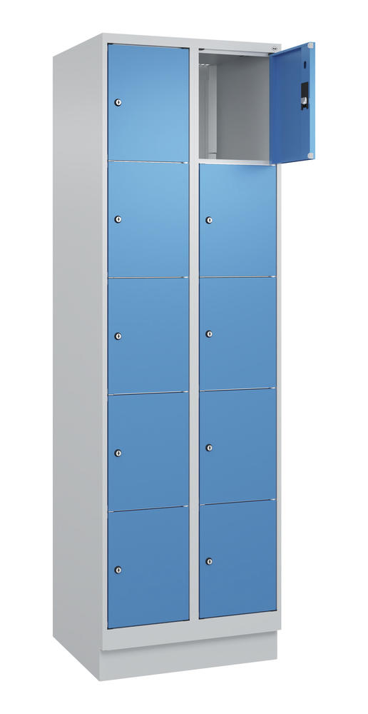 Schließfachschrank CLASSIC PLUS, mit Sockel | Lichtblau RAL 5012 | mit Sockel | Lichtgrau RAL 7035 | 300 | 2 | 10