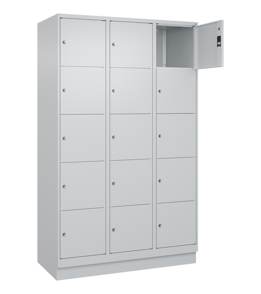 Schließfachschrank CLASSIC PLUS, mit Sockel | Lichtgrau RAL 7035 | mit Sockel | Lichtgrau RAL 7035 | 400 | 3 | 15