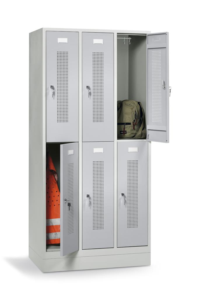 Doppelstöckiger Spind SYSTEM SP1 mit Sockel | Alusilber RAL 9006 | mit Sockel | Zylinderschloss