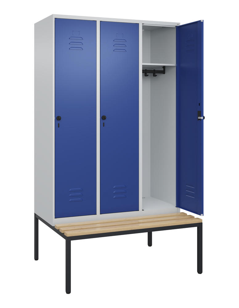 Garderoben-Stahlspind CLASSIC PLUS, mit Sitzbank | Enzianblau RAL 5010 | mit untergebauter Sitzbank, Holzleisten | Lichtgrau RAL 7035 | 400 | 3