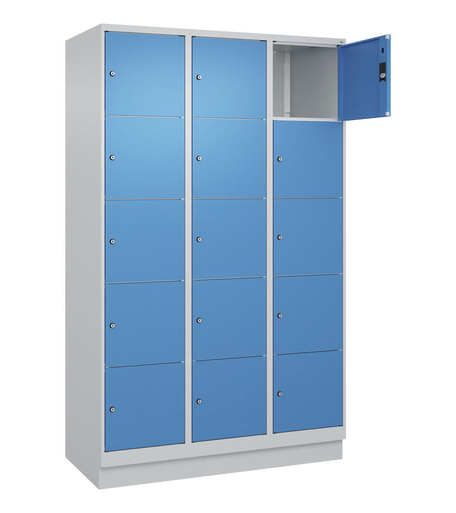 Schließfachschrank CLASSIC PLUS, mit Sockel | Lichtblau RAL 5012 | mit Sockel | Lichtgrau RAL 7035 | 400 | 3 | 15
