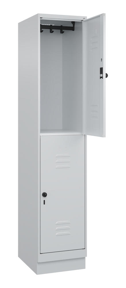 Doppelstöckiger Spind CLASSIC PLUS, mit Sockel | Lichtgrau RAL 7035 | mit Sockel | Lichtgrau RAL 7035 | 400 | 1