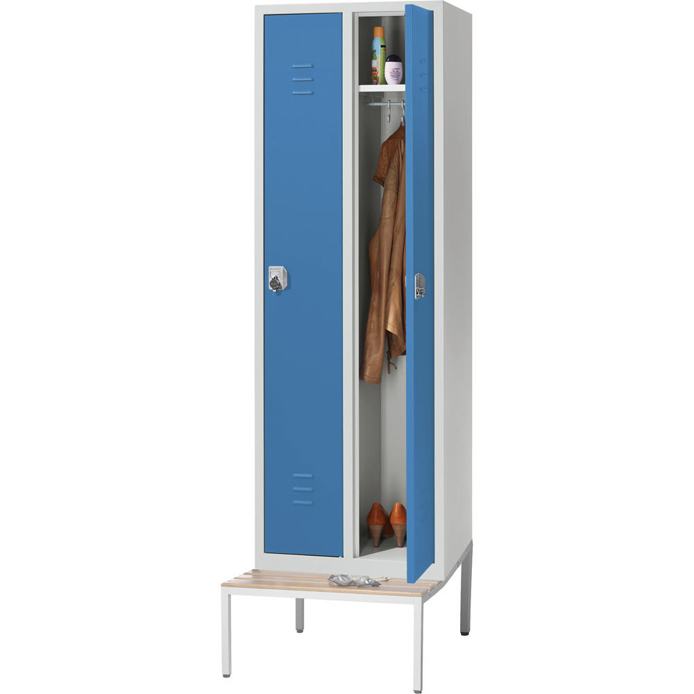 Garderoben-Stahlspind SYSTEM SP2 mit Sitzbank | Himmelblau RAL 5015 | mit untergebauter Sitzbank, Holzleisten | 300 | Drehriegelverschluss