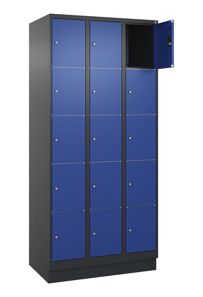 Schließfachschrank CLASSIC PLUS, mit Sockel | Enzianblau RAL 5010 | mit Sockel | Schwarzgrau RAL 7021 | 300 | 3 | 15