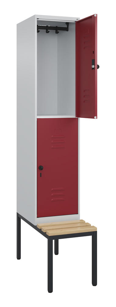 Doppelstöckiger Spind CLASSIC PLUS, mit Sitzbank | Rubinrot RAL 3003 | mit untergebauter Sitzbank, Holzleisten | Lichtgrau RAL 7035 | 400 | 1