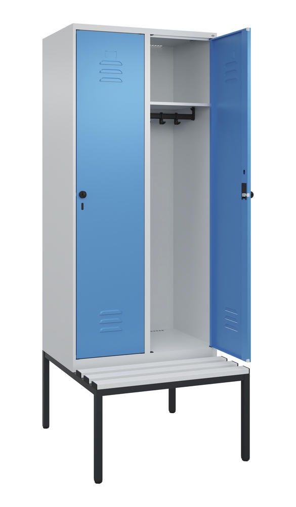 Garderoben-Stahlspind CLASSIC PLUS, mit Sitzbank | Lichtblau RAL 5012 | mit untergebauter Sitzbank, Kunststoffleisten | Lichtgrau RAL 7035 | 400 | 2