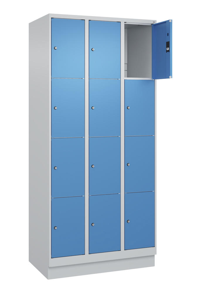 Schließfachschrank CLASSIC PLUS, mit Sockel | Lichtblau RAL 5012 | mit Sockel | Lichtgrau RAL 7035 | 300 | 3 | 12