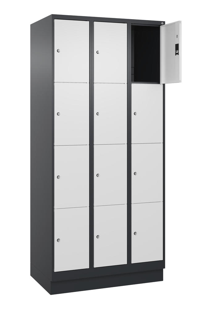 Schließfachschrank CLASSIC PLUS, mit Sockel | Verkehrsweiß RAL 9016 | mit Sockel | Schwarzgrau RAL 7021 | 300 | 3 | 12