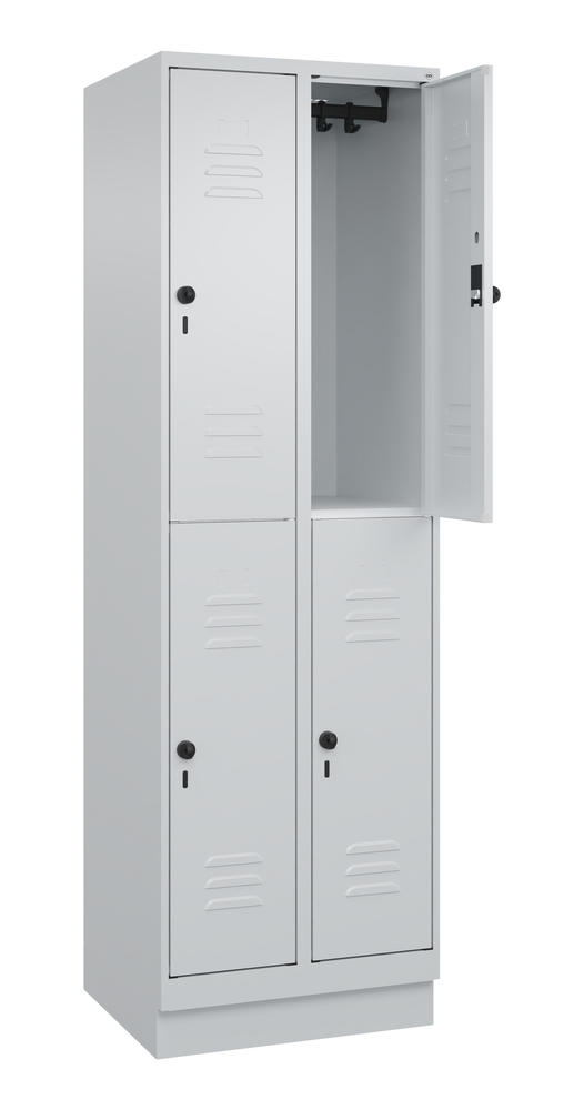 Doppelstöckiger Spind CLASSIC PLUS, mit Sockel | Lichtgrau RAL 7035 | mit Sockel | Lichtgrau RAL 7035 | 300 | 2