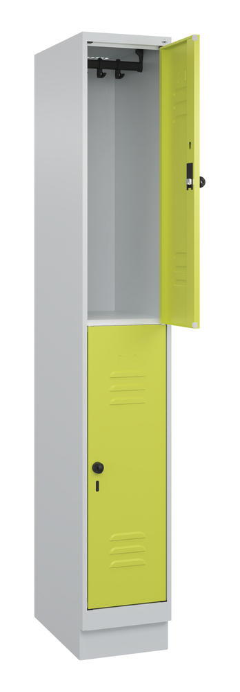Doppelstöckiger Spind CLASSIC PLUS, mit Sockel | Clowngrün RAL 1108060 | mit Sockel | Lichtgrau RAL 7035 | 300 | 1