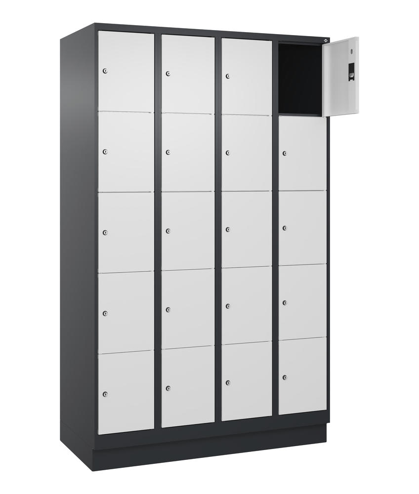 Schließfachschrank CLASSIC PLUS, mit Sockel | Verkehrsweiß RAL 9016 | mit Sockel | Schwarzgrau RAL 7021 | 300 | 4 | 20