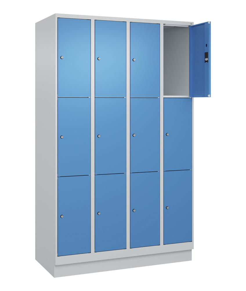 Schließfachschrank CLASSIC PLUS, mit Sockel | Lichtblau RAL 5012 | mit Sockel | Lichtgrau RAL 7035 | 300 | 4 | 12