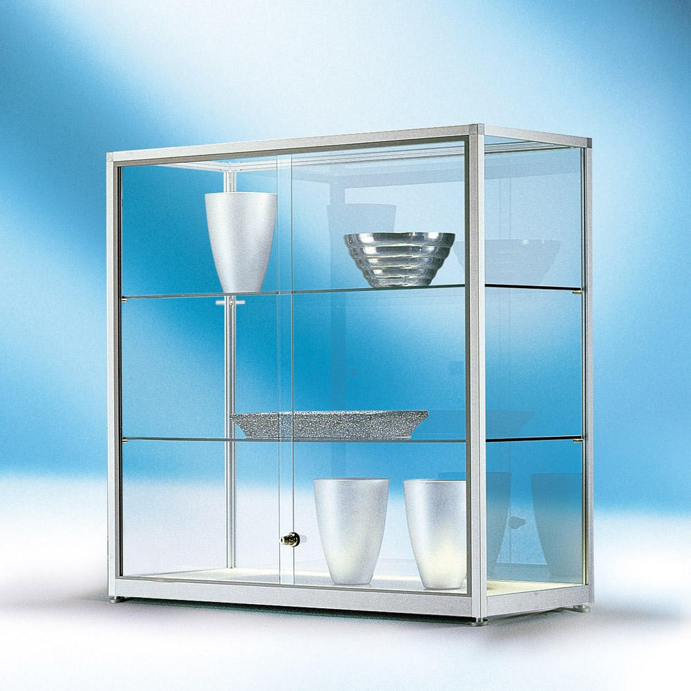 Vitrinenserie DELTA DELUXE | 1500 | Halbhohe Vitrine, Rahmen eckig | Frei Verwendungsstelle