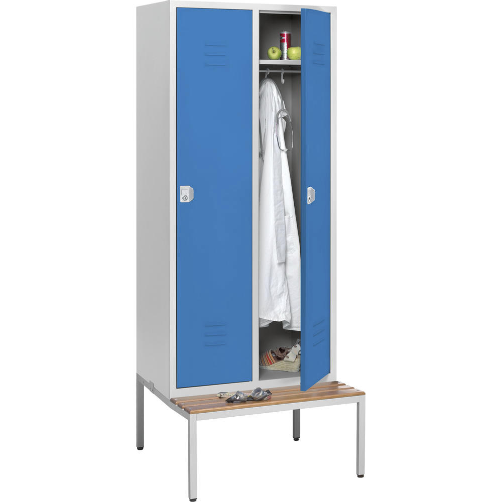 Garderoben-Stahlspind SYSTEM SP2 mit Sitzbank | Himmelblau RAL 5015 | mit untergebauter Sitzbank, Holzleisten | 400 | Zylinderschloss
