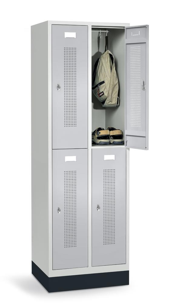 Doppelstöckiger Spind SYSTEM SP1 mit Sockel | Alusilber RAL 9006 | mit Sockel | Drehriegelverschluss