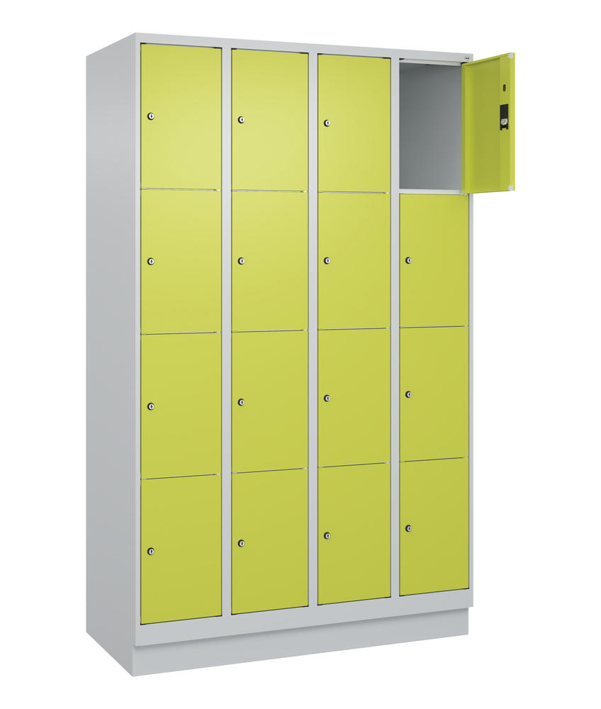 Schließfachschrank CLASSIC PLUS, mit Sockel | Clowngrün RAL 1108060 | mit Sockel | Lichtgrau RAL 7035 | 300 | 4 | 16