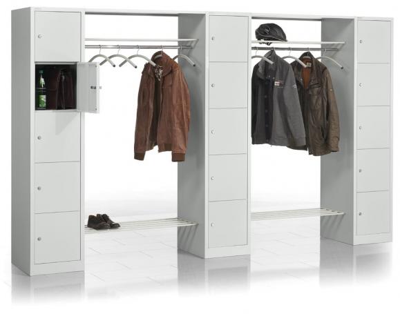 Garderoben-Kombination mit Schließfachsäulen aus Stahl 