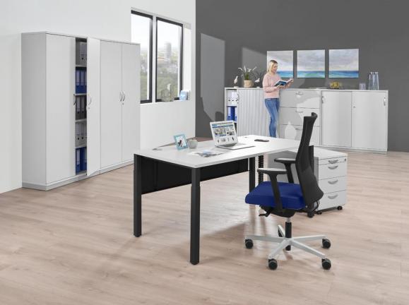 Schreibtisch 4-Fuß PROFI MODUL Weiß | 1600 | Schwarz RAL 9005